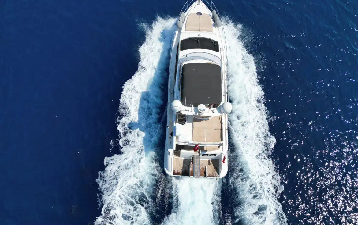 Kemer Yat Kiralama 17m Azimut 50 Fly